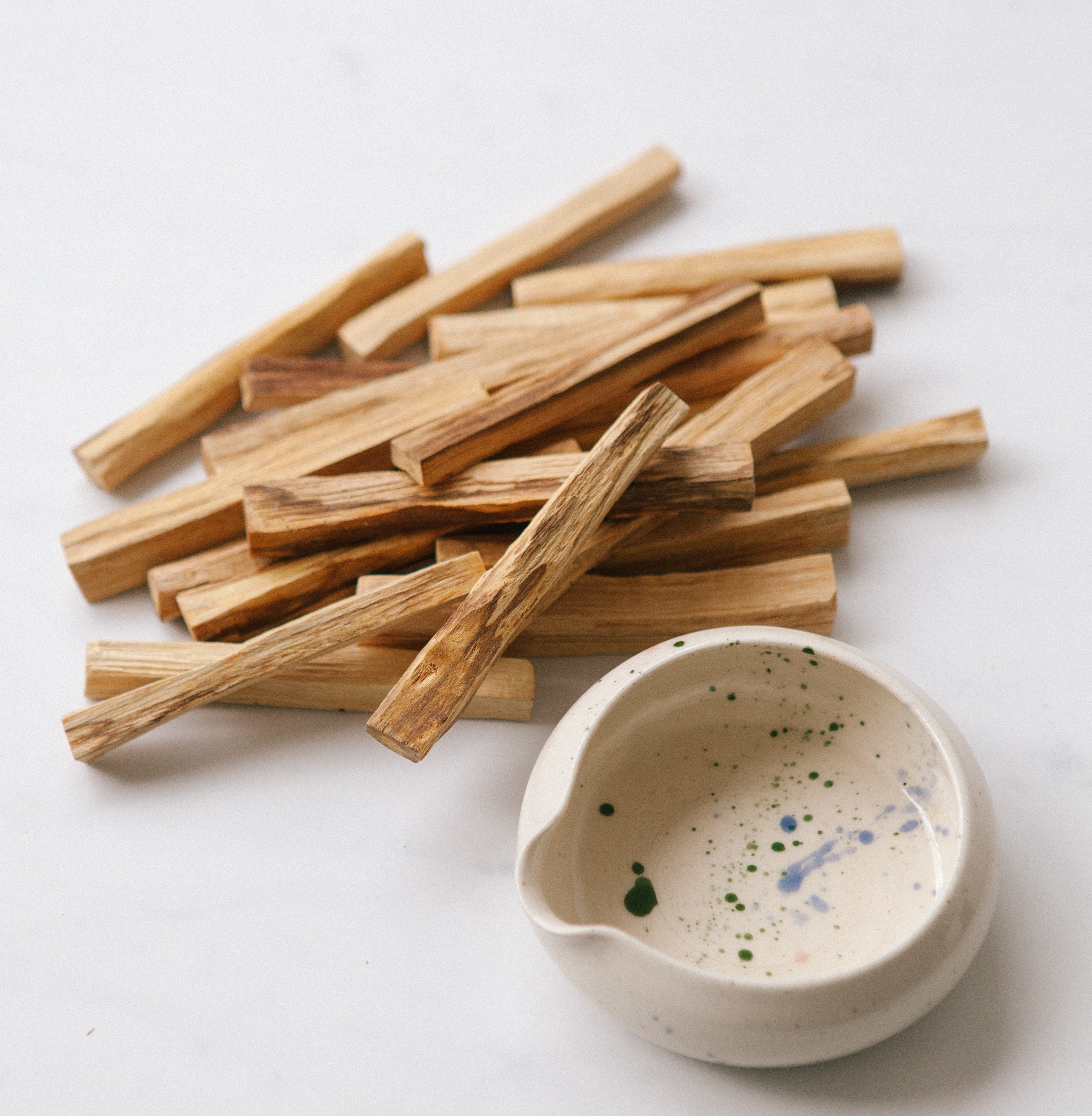 Ceramic Burning Tray + Palo Santo 20 Stick Wood Bundle